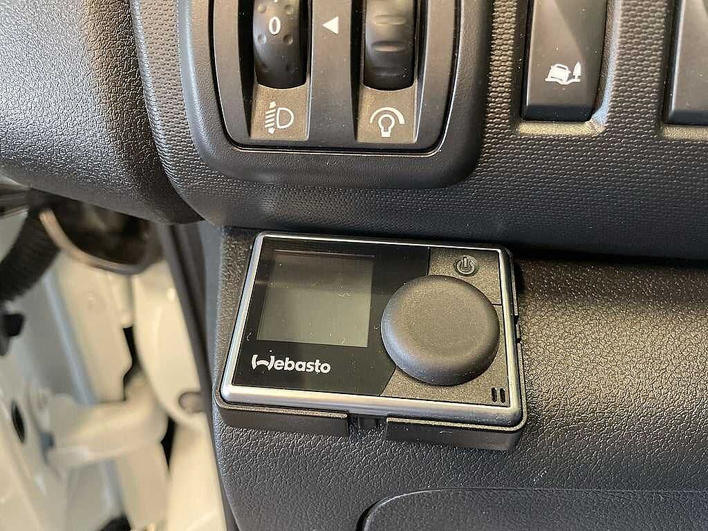 Nissan NV300