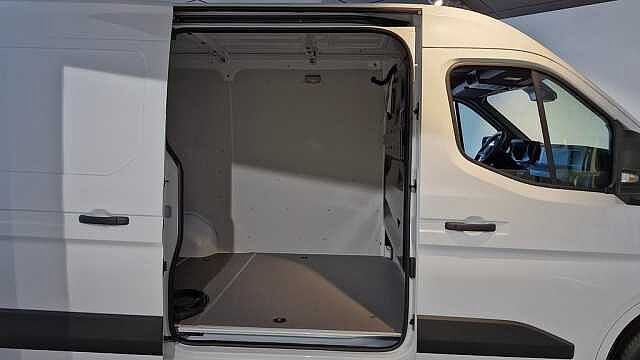 Nissan Interstar