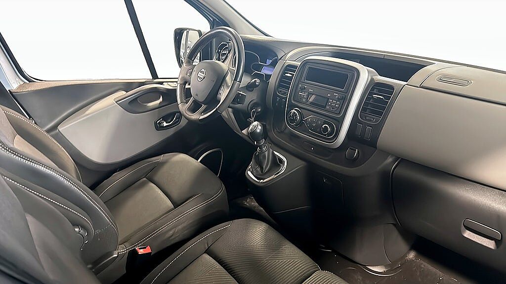 Nissan NV300