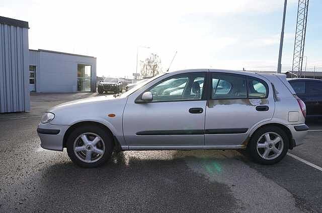 Nissan Almera