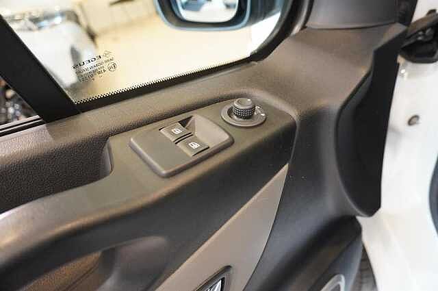 Nissan NV300
