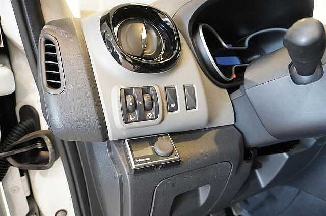 Nissan NV300