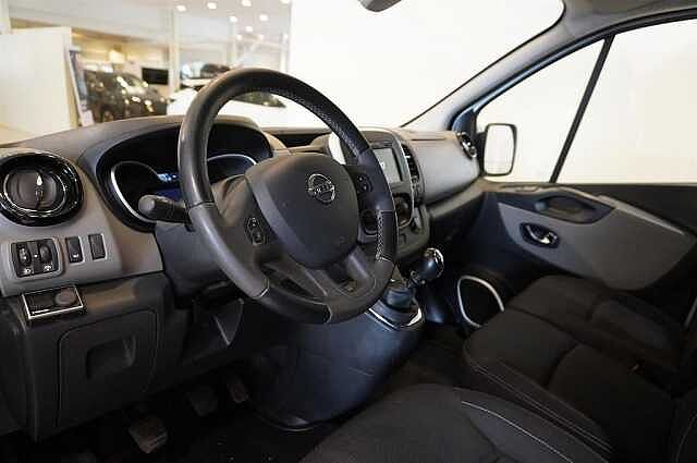 Nissan NV300