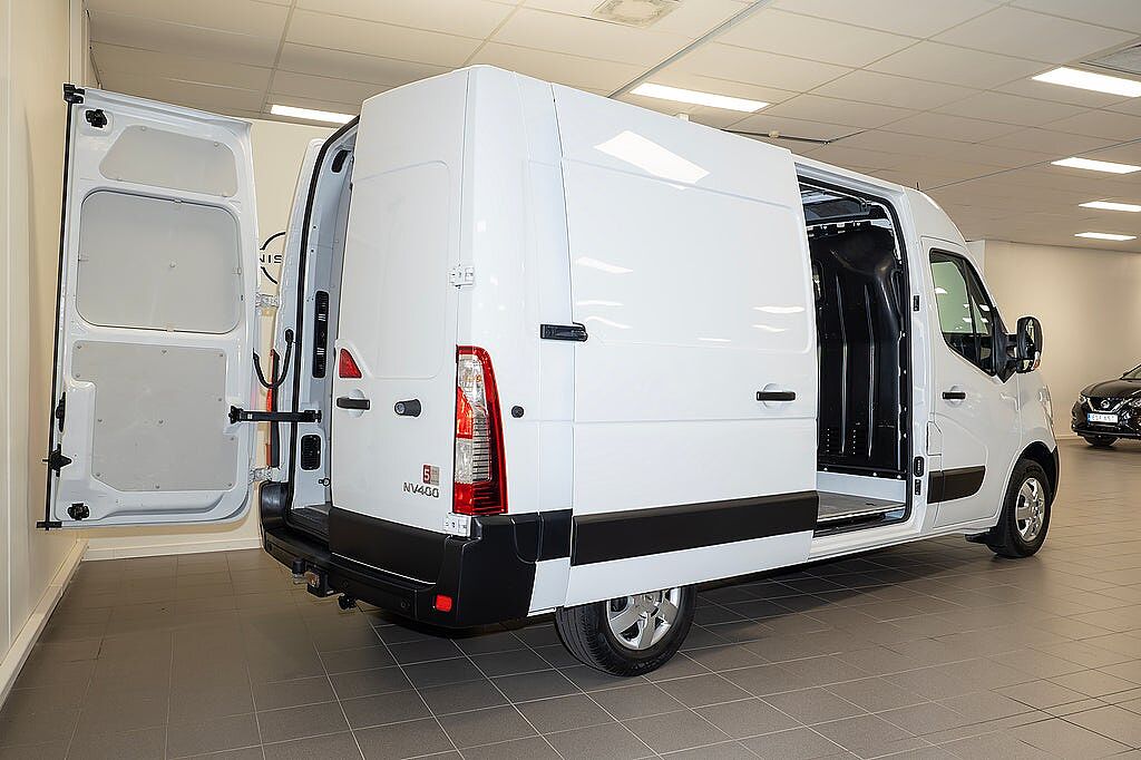 Nissan NV 400