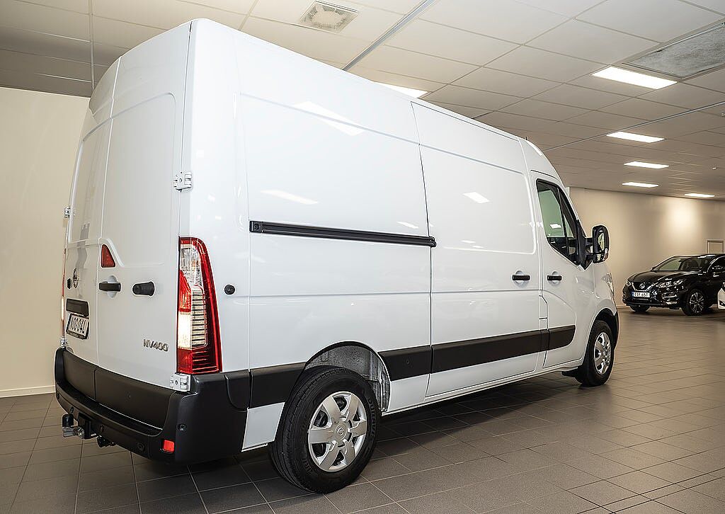 Nissan NV 400