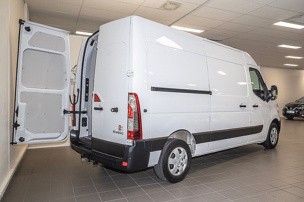 Nissan NV 400
